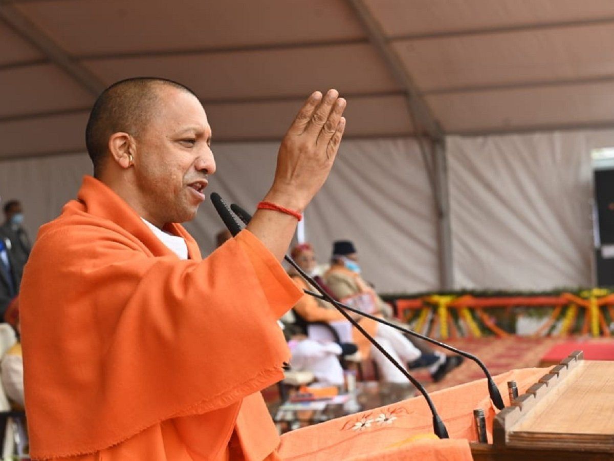 CM योगी आदित्यनाथ ने कहा- किसानों का हक मारने वाले बिचौलियों की लड़ाई लड़ रहा विपक्ष
