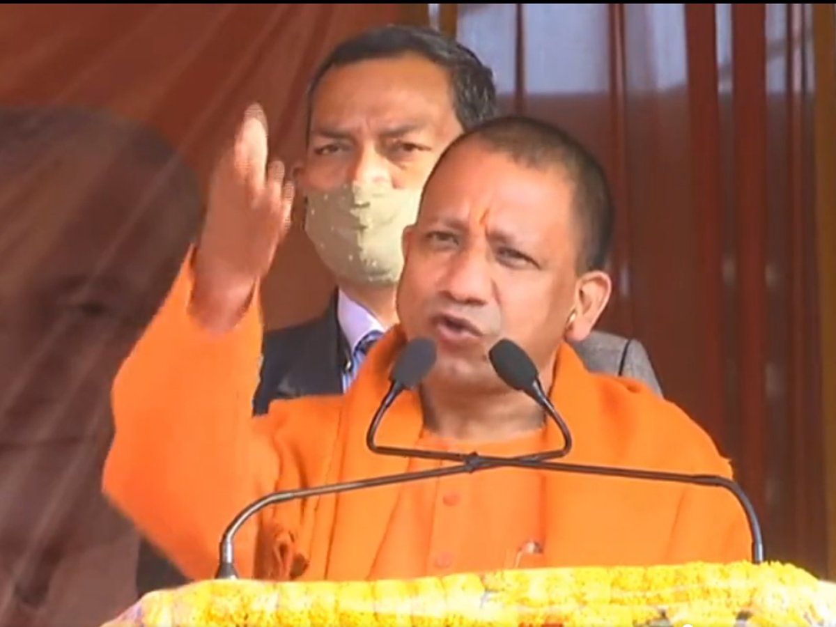 सपा नाम से 'समाजवादी', विचार से 'परिवारवादी' और पेशे से 'दंगावादी', योगी आदित्यनाथ का अखिलेश यादव पर निशाना