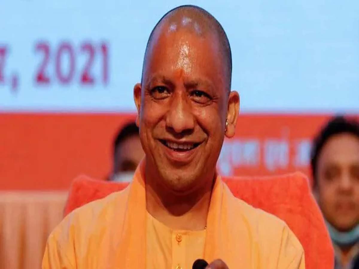 Free Smartphone: वाराणसी के छात्रों के लिए गुड न्यूज, जल्द फ्री टैबलेट और स्मार्ट फोन बांटेगी योगी सरकार