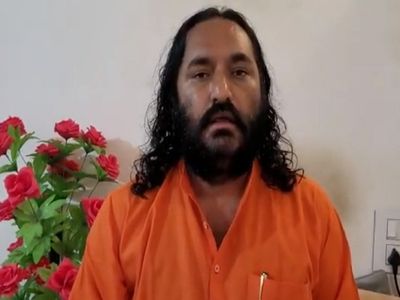 Gujarat Yogi Devnath received a death threat for appealing to boycott Shah Rukh Khans upcoming film Pathan Gujarat Yogi Devnath received a death threat for appealing to boycott Shah Rukh Khans upcoming film Pathan