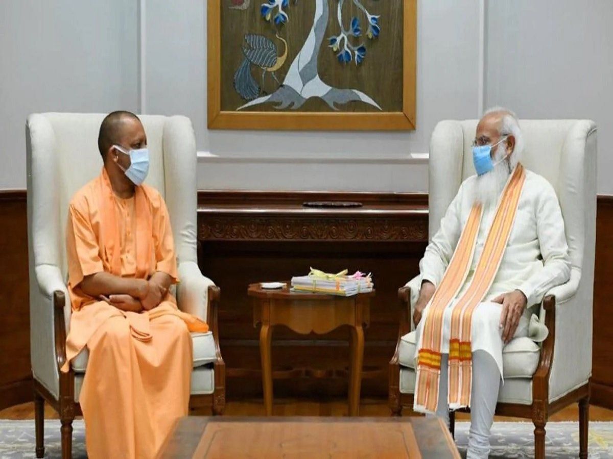 Yogi in Delhi: प्रचंड जीत के बाद आज पहली बार PM मोदी से मिलेंगे योगी, नई कैबिनेट में इन चेहरों को मिलेगी जगह!