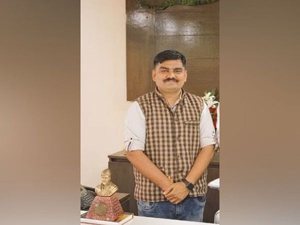 Gujarat: AAP leader Yuvrajsinh Jadeja held for assaulting cops and dragging a constable on the bonnet of his car