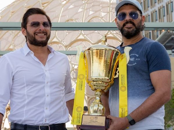 Yuvraj Singh with Shahid Afridi
