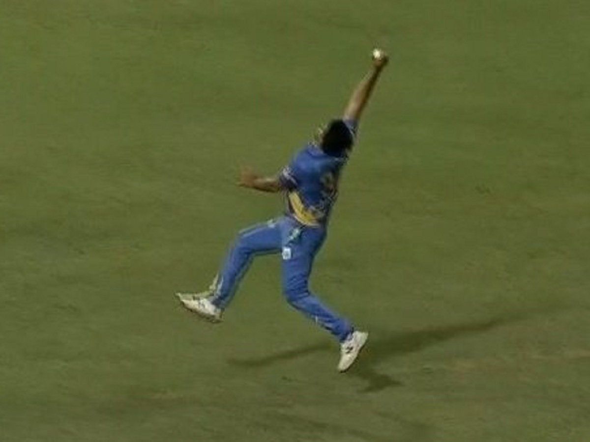 41 वर्षीय जहीर खान ने हवा में उछलकर लपका लाजवाब कैच, VIDEO हुआ वायरल Zaheer Khan takes stunning