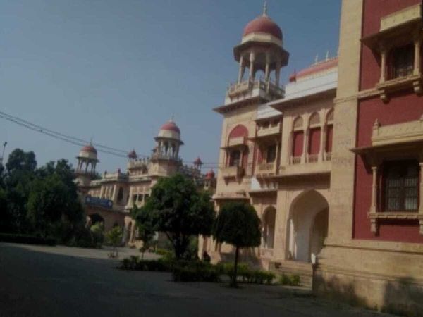 Allahabad University Students protest against offline examination