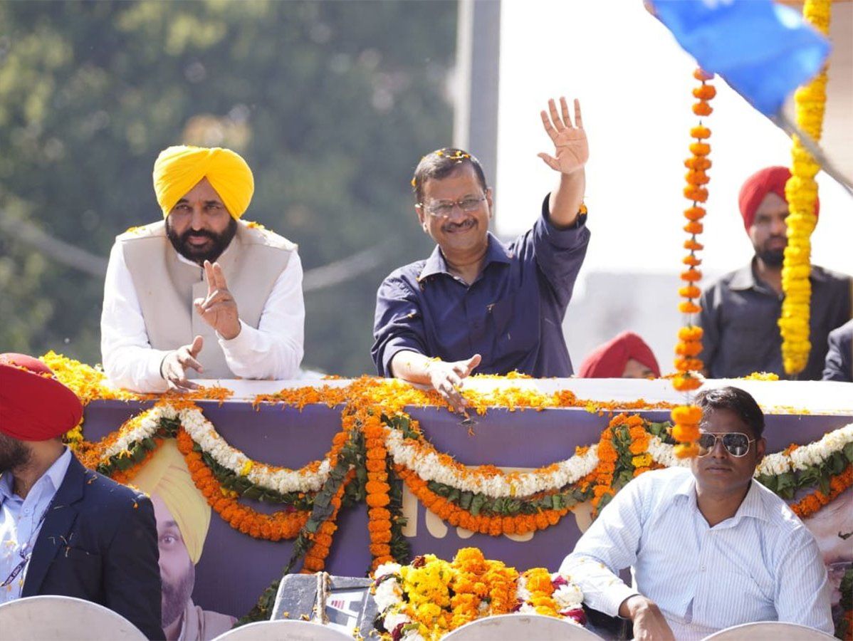 AAP Road Show:अमृतसर में केजरीवाल और भगवंत मान के रोड शो में उमड़ा लोगों का हूजूम, जनता के भारी प्यार से गदगद