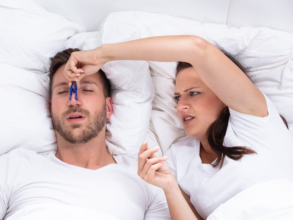 Snoring Remedies: क्या आप खर्राटों से परेशान हैं? इन आसान उपायों से पा सकते हैं छुटकारा