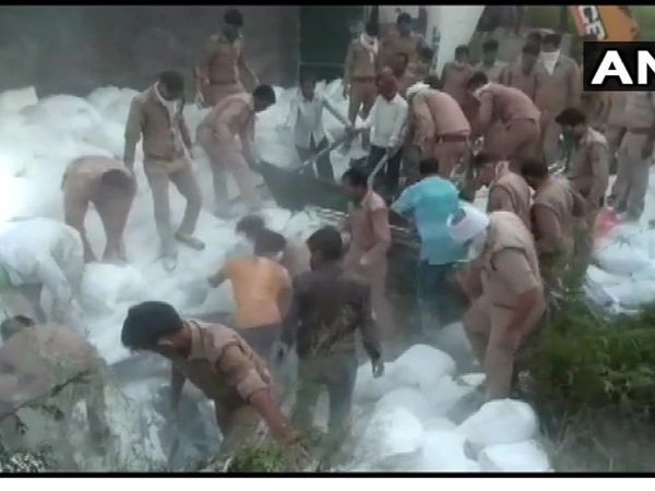 Truck carrying labourers collided with another truck in Auraiya UP many casualties