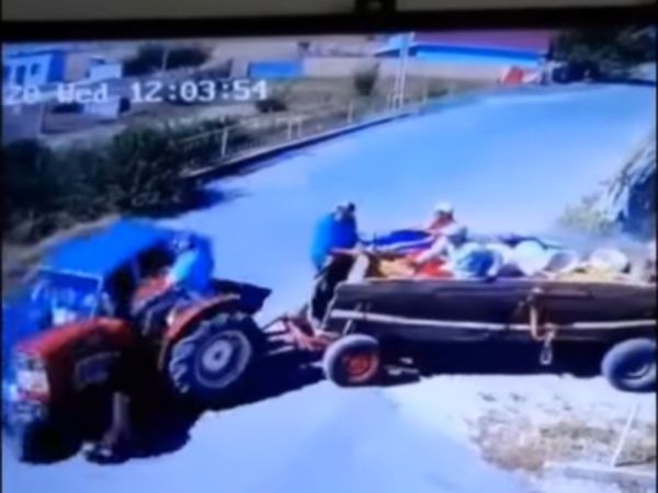 Car Hit the tractor then what happened watch shocking video