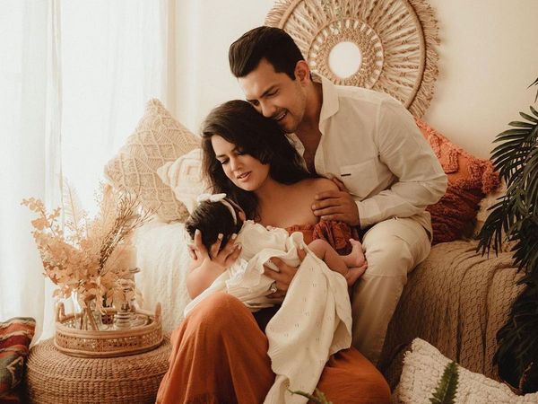 Aditya Narayan with Family