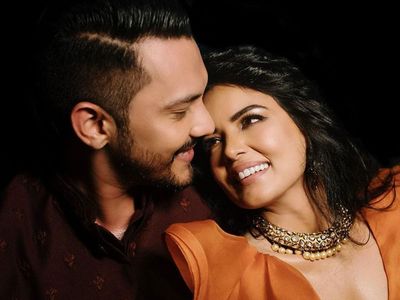 Aditya Narayan with wife Shweta Agarwal