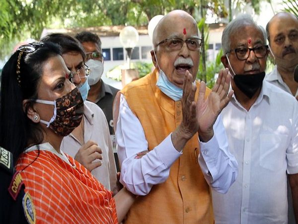 BJP leader urges PM Modi to confer Bharat Ratna on LK Advani