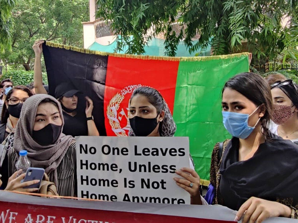 'हम ऐसे लोग हैं जिनके पास कोई देश नहीं', दिल्ली में UNHCR दफ्तर के बाहर अफगान नागरिकों की पीड़ा