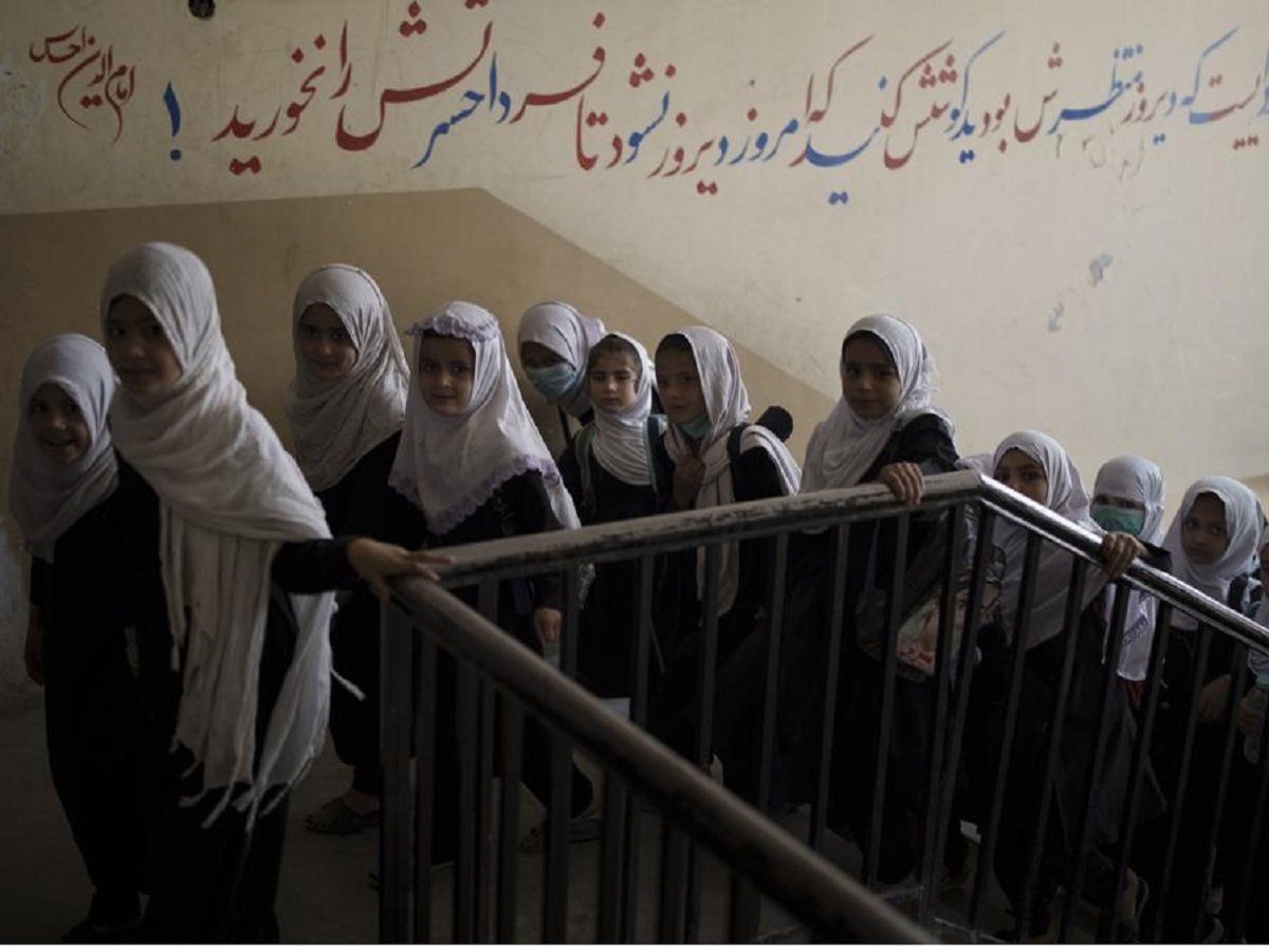 Afghanistan: 'घर जाओ', स्कूल में कदम रखते ही तालिबान ने सुनाया ऐसा फरमान, थम नहीं रहे लड़कियों के आंसू