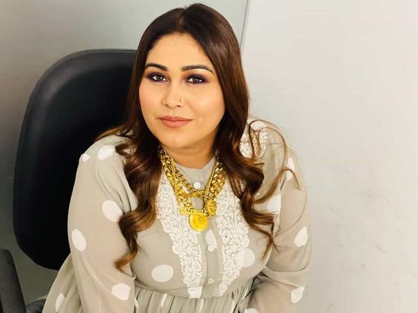 Bigg Boss 15 Fame Singer Afsana Khan hits out at Shamita Shetty watch video