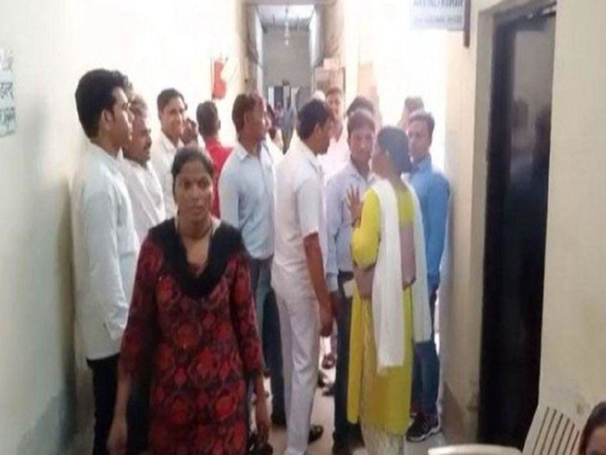 CBI Raid in Agra: आगरा में एक अधिकारी ने ली मोटी रिश्वत, सीबीआई ने डीआरएम दफ्तर में मारा छापा, घंटों पूछताछ