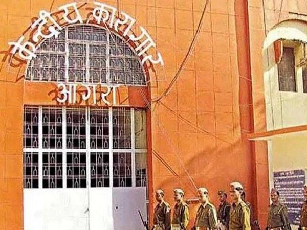 Corona cases in Agra आगरा सेंट्रल जेल में 10 कैदी कोरोना पॉजिटिव, कुल संख्या हुई 777