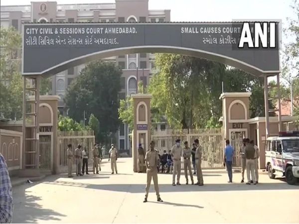 अदालत ने अहमदाबाद बम ब्‍लास्‍ट के 49 दोष‍ियों को सजा सुनाई है