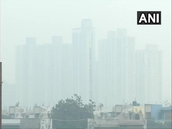 Delhi Pollution: दिल्ली ऐसी तो ना थी, हर तरफ स्मॉग की चादर, देखें [ VIDEO]