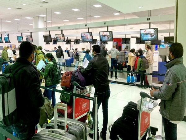 वैक्‍सीन की दो डोज लगवा चुके लोगों को घरेलू हवाई यात्रा में मिल सकती है ये छूट