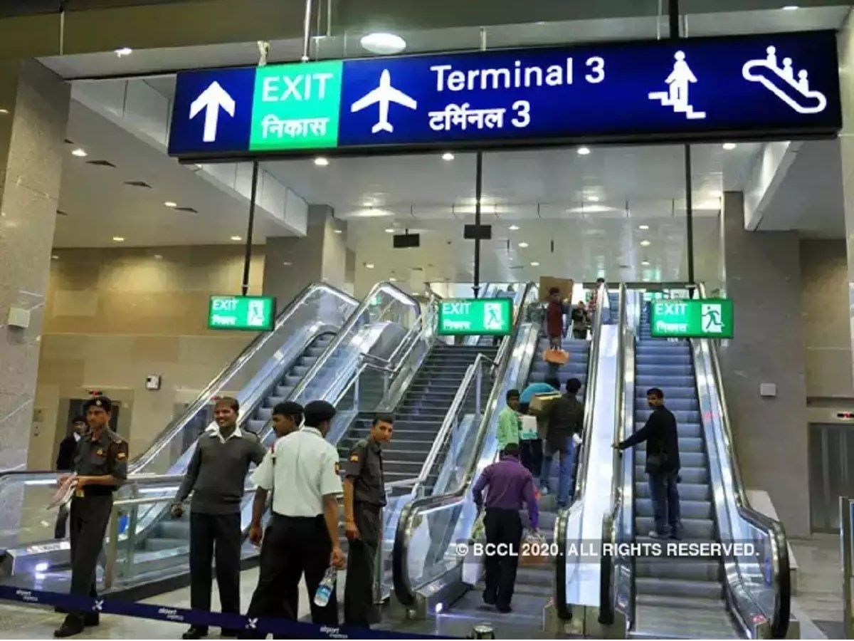IGI एयरपोर्ट पर फ्लाइट में बम होने की कॉल से अफरातफरी, दिल्ली से पटना जा रही विमान के यात्री ने किया था फोन