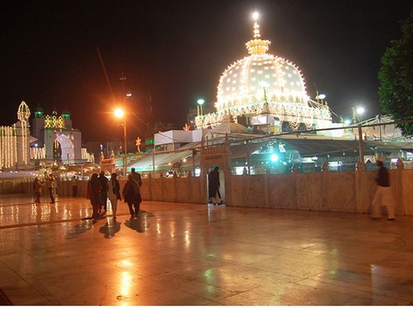 Rajasthan Unlock: राजस्‍थान में आज से खुले कई मंदिर और दरगाह, बदला दर्शन-पूजन का तरीका