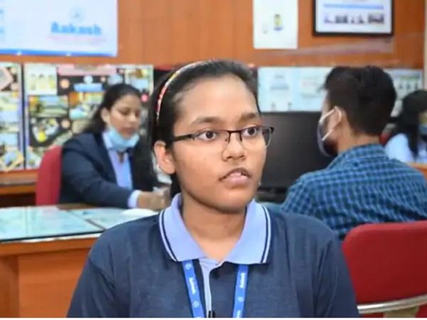 Akanksha Singh second topper: 720 में 720 हासिल करने के बाद आकांक्षा सिंह शोएब आफताब से इस वजह से पिछड़ीं
