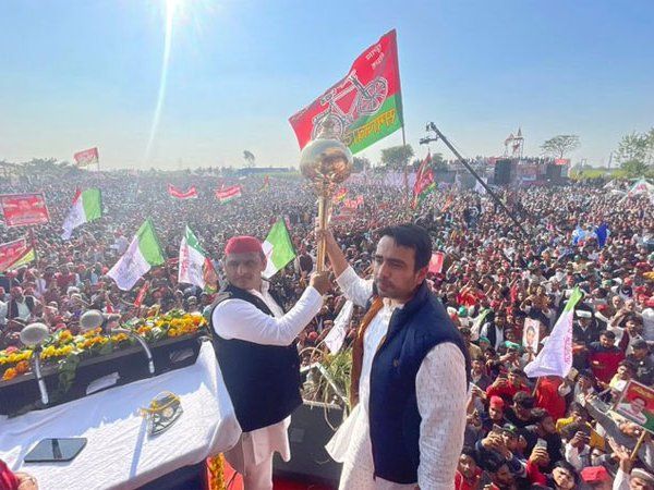 PM के बयान पर अखिलेश यादव का पलटवार-लाल का इंक़लाब होगा बाइस में बदलाव होगा!