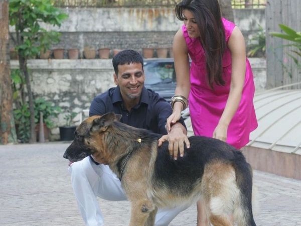akshay kumar twinkle khanna mourns the demise of their pet dog cleo posts go viral