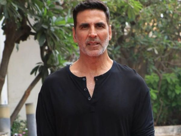 Akshay Kumar receives a honour certificate from Income Tax department for highest taxpayer once again- 