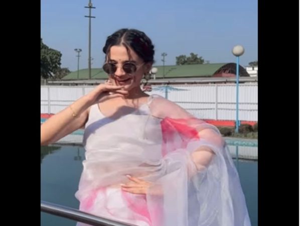 Alia Bhatt Duplicate Dance on Bollywood Movie Song Video Goes Viral