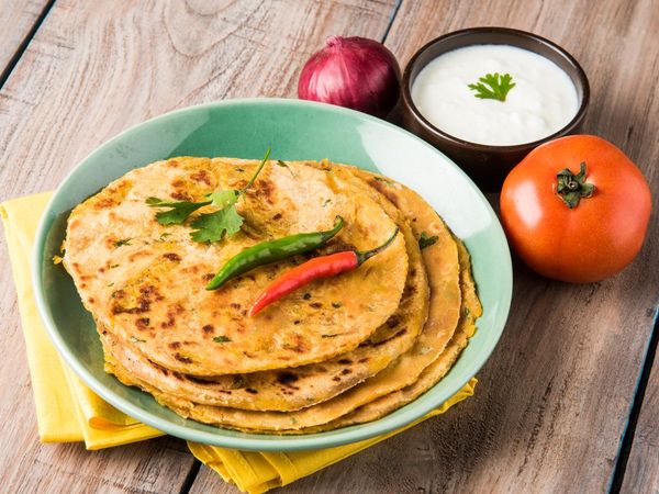How to make aloo paratha recipe in hindi 