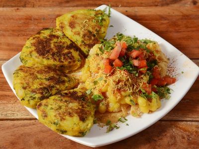 How to make perfect tikki, how to prevent aloo tikki from breaking, how to prevent aloo tikki from breaking in hindi, How to stop aloo tikki breaking, टिक्की को टूटने से कैसे बचाएं, आलू टिक्की को टूटने से कैसे बचाएं, 