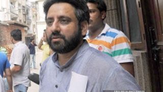 'अमानतुल्ला खान ने मेरे घर रखा था कैश और हथियार..'