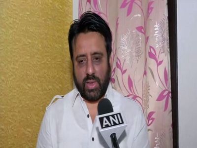 Delhi ACB raids AAP MLA Amanatullah Kha illigal weapon and live cartridges seized from his close aide Delhi ACB raids AAP MLA Amanatullah Kha illigal weapon and live cartridges seized from his close aide