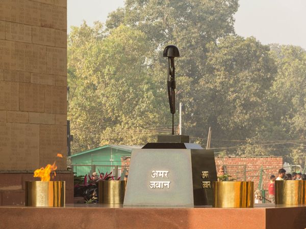 flame at Amar Jawan Jyoti to merge with National War Memorial, Rahul Gandhi tharoor target govt