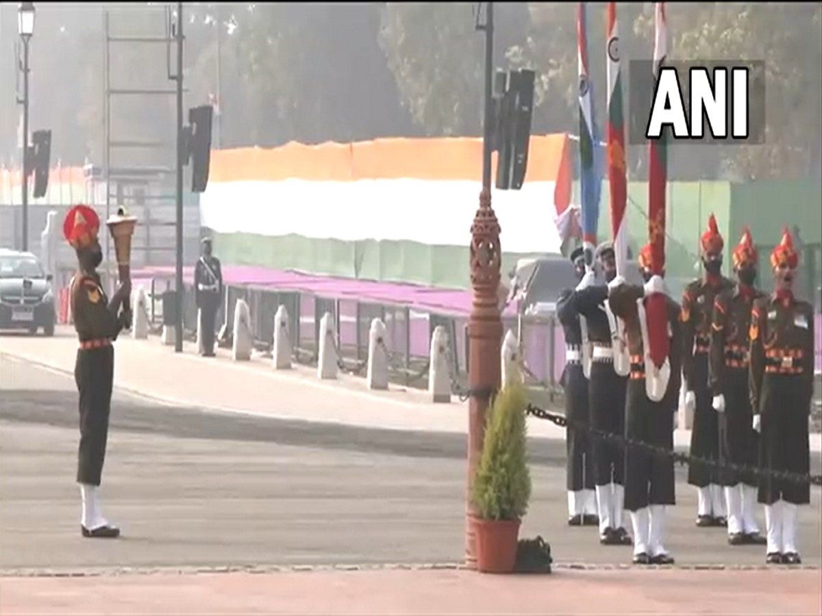 Amar Jawan Jyoti: इंडिया गेट से नेशनल वॉर मेमोरियल पर शिफ्ट हुई अमर जवान ज्योति, देखें वीडियो