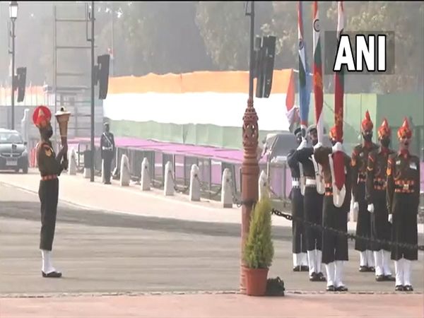 Merging of Amar Jawan Jyoti flame at India Gate with the flame at the National War Memorial Video