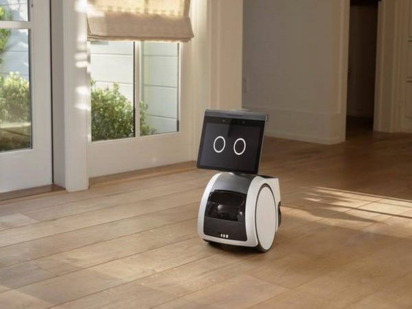 amazon, amzon home robot astro, home robot astro feature