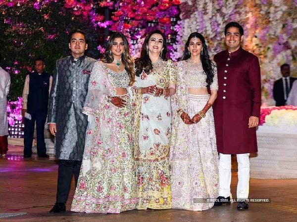 Reliance Succession Plan Mukesh Ambani on Isha Ambani Anant Ambani and Akash Ambani