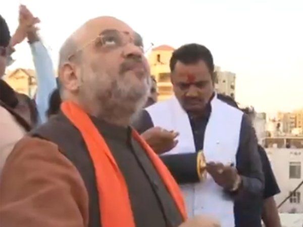 Makar Sankranti : मकर संक्रांति पर अहमदाबाद में अमित शाह ने उड़ाई पतंग, मंत्रीजी का अनूठा था अंदाज