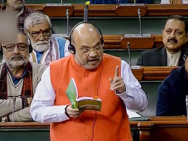 Amit Shah slams Congress on CAB: शाह का कांग्रेस पर वार- एक तरफ शिवसेना दूसरी ओर मुस्लिम लीग, यही है आपकी धर्मनिरपेक्षता?