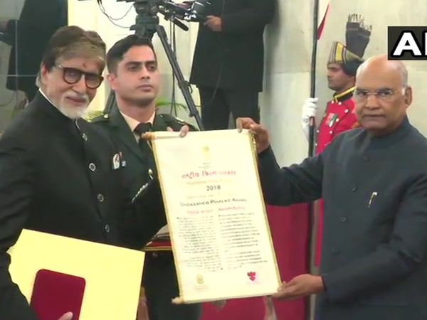Amitabh Bachchan receives Dadasaheb Phalke Award