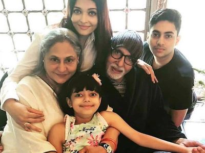Aishwarya Rai Daughter Aaradhya Bachchan told Dadaji Big B not cry in hospital
