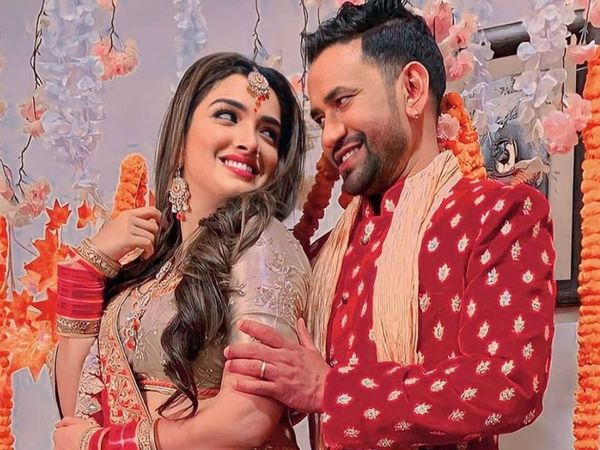 Amrapali Dubey and Nirahua