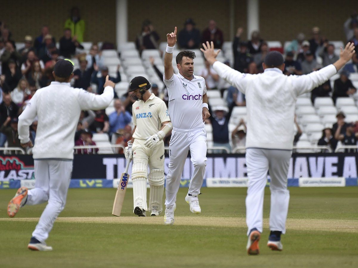 ENG vs NZ: जेम्स एंडरसन ने टेस्ट क्रिकेट में नया कीर्तिमान स्थापित किया, दुनिया के पहले ऐसे तेज गेंदबाज बने