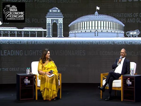 Vedanta Chairman Anil Agarwal singing at India Economic Conclave 2022