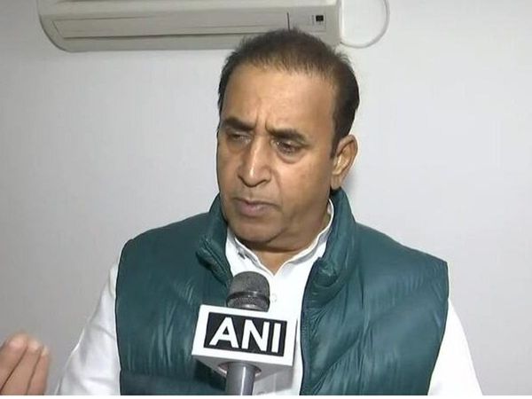 महाराष्‍ट्र के पूर्व गृह मंत्री अनिल देशमुख पर करीब 100 करोड़ रुपये की रिश्वत लेने का आरोप है
