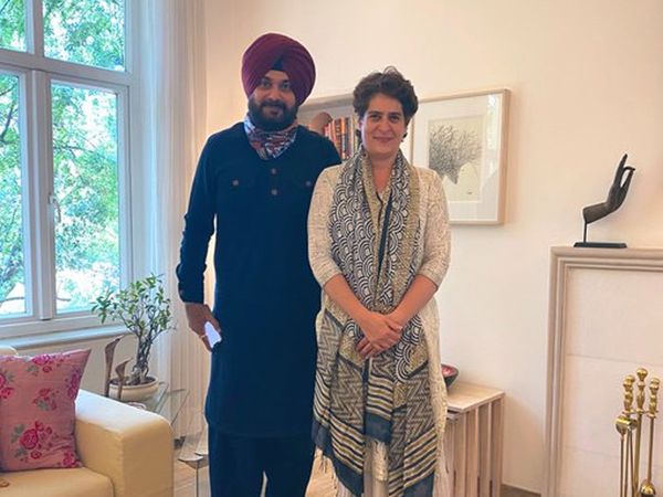 Sidhu meets Priyanka Gandhi rahul says no meeting fixed with former minister