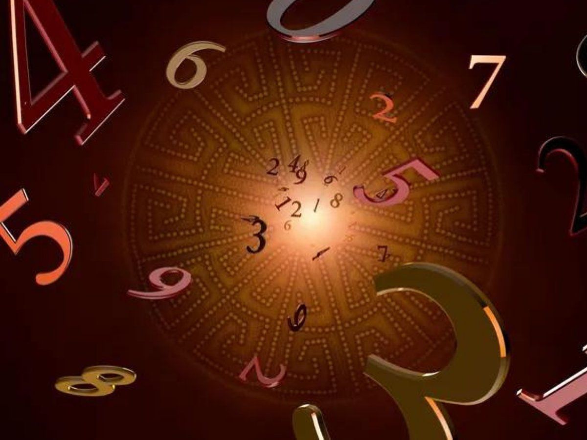अंक ज्योतिष, 15 अप्रैल 2022: जन्मांक 01 वालों को मिल सकती है जॉब में प्रोमोशन, देखें अपना अंक राशिफल